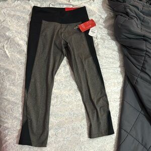 Cropped gray and black legging NWT